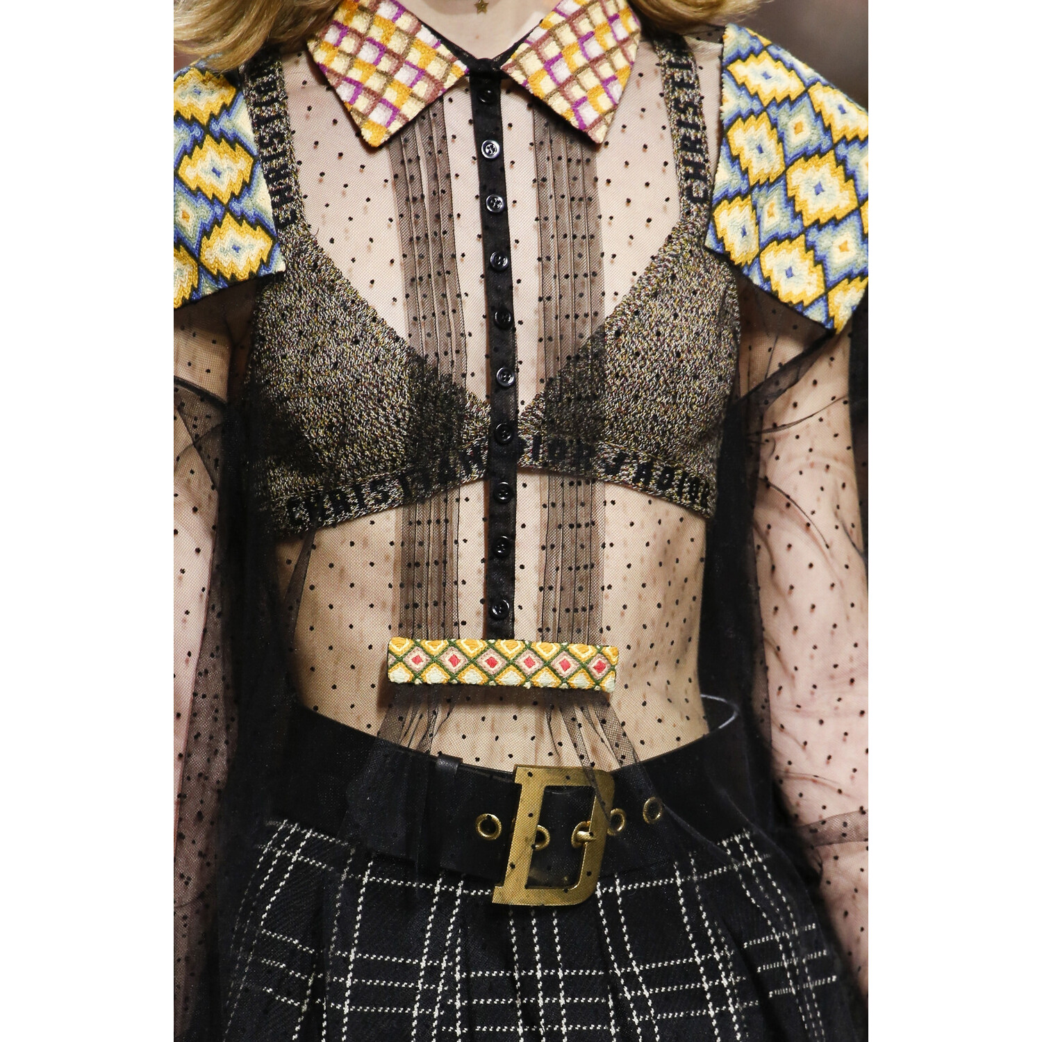 Фото Details Christian Dior , Details Dior Fall 2018 Ready-to-Wear , Детали показа Кристиан Диор , Детали показа Диор осень зима 2018 , Fashion show , неделя моды в Париже , PFW , Мария Грация Кьюри , Mainstyles